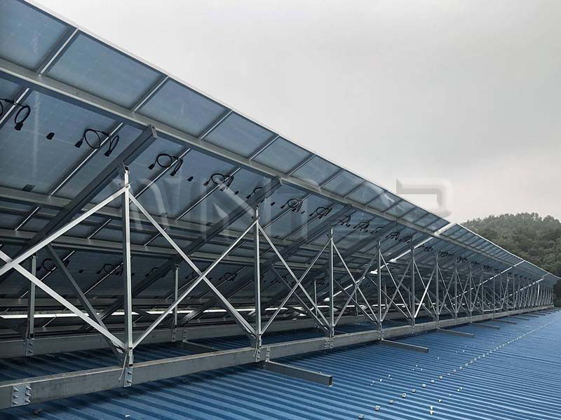 Hệ thống lắp đặt năng lượng mặt trời trên mái nhà