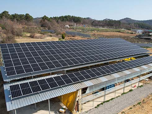 Khung lắp bảng điều khiển năng lượng mặt trời Sangju Hàn Quốc cho mái kim loại 89,28kw
