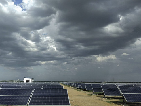 Tỉnh Okinawa của Nhật Bản lần đầu tiên hạn chế sản xuất điện mặt trời