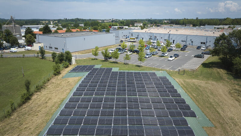 Nhà phát triển Pháp triển khai nhà máy điện mặt trời di động trên mặt đất