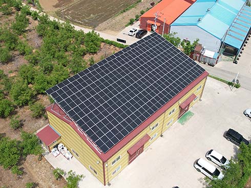 86,88kw Gắn các tấm pin mặt trời vào mái nhà bằng kim loại ở Asan, Hàn Quốc
